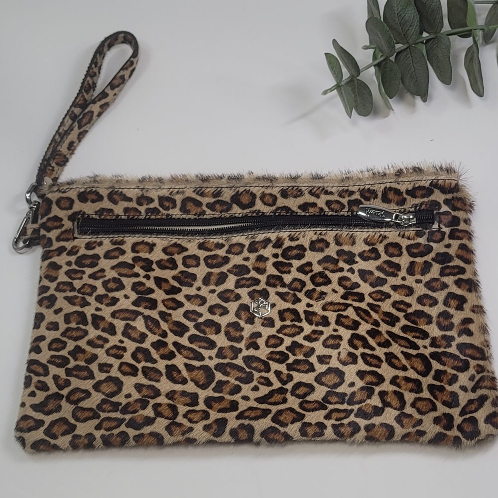 Italian In Pell Cheetah / Animal Print / Large Wristlet.